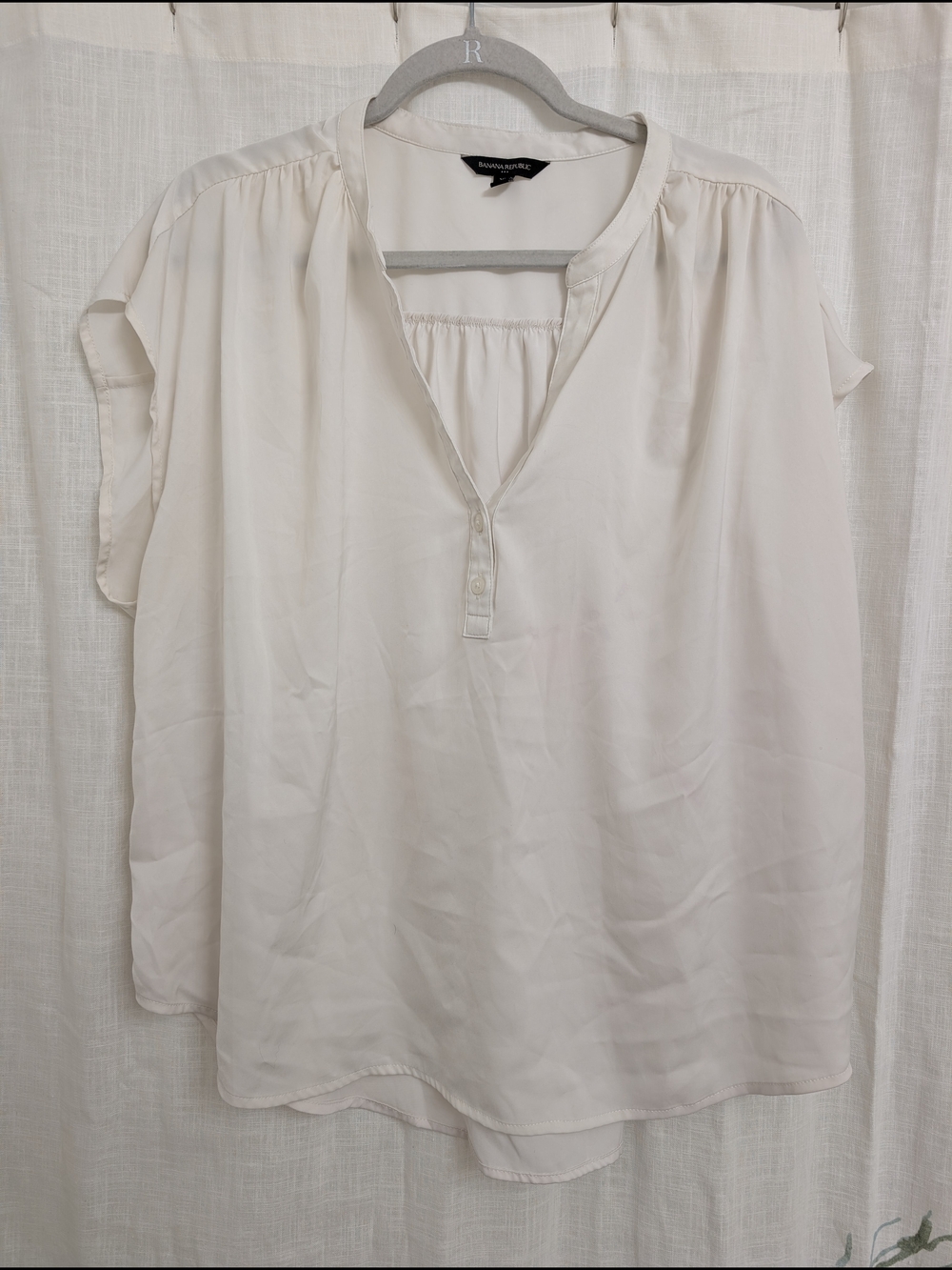 Banana Republic XL Cream Split Neck Blouse Short Sleeve Career Top